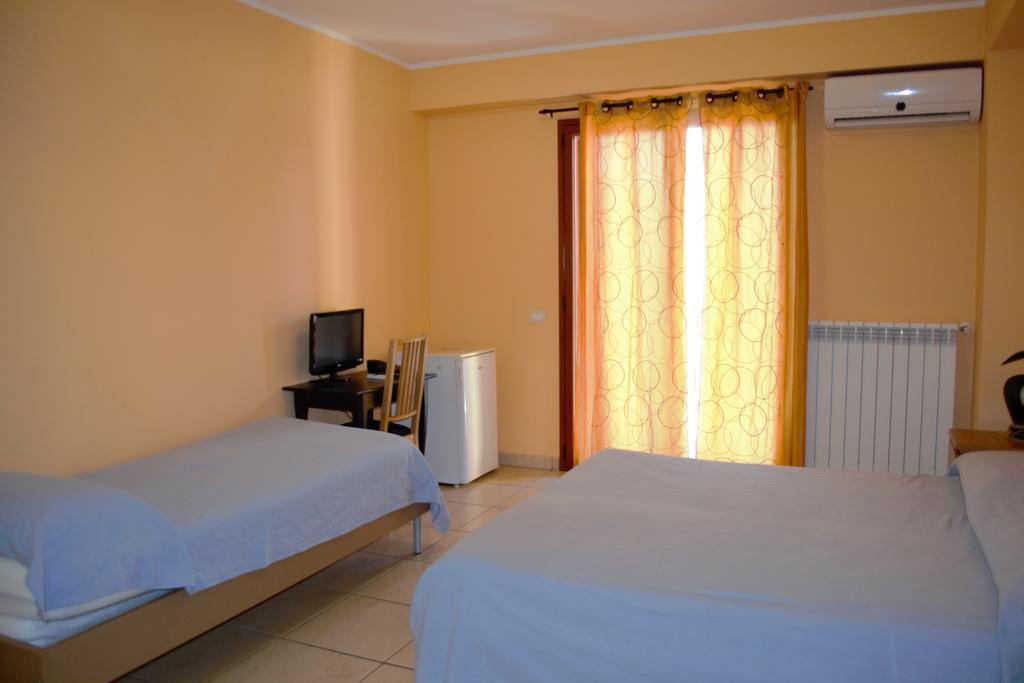 Hotel Acquaplanet Патерно Экстерьер фото